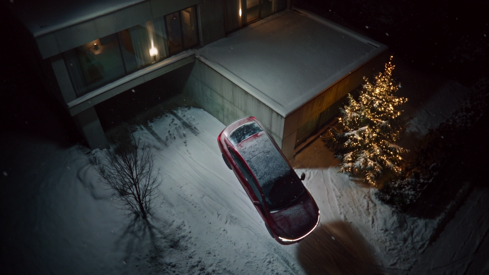 Mercedes: Satellite of Love — still 2